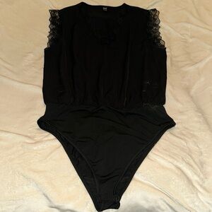 BLACK LACE BODYSUIT